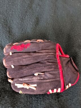 Rawlings Black Glove with Red Accents Men’s Baseball Glove
